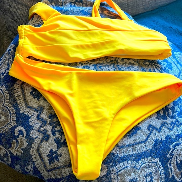 Yellow bikini Size Medium NWOT - Picture 1 of 9